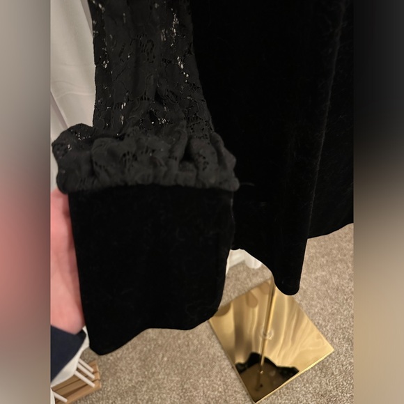 Suzanne Betro Black Velour and Lace High Neck Keyhole Back Blouse Size Medium - Picture 3 of 7
